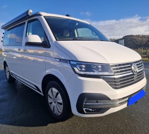 California VW T6.1 Océan Blanc 150 ch DSG7-devant